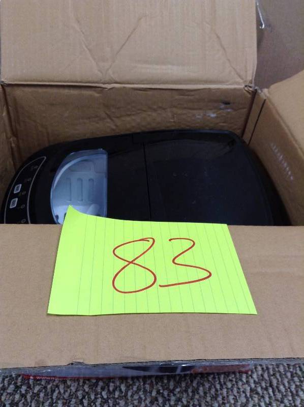 lot 83 image: Magic Chef countertop ice maker