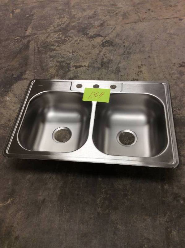 lot 134 image: Elkay Dayton Collection D233223 - Sink