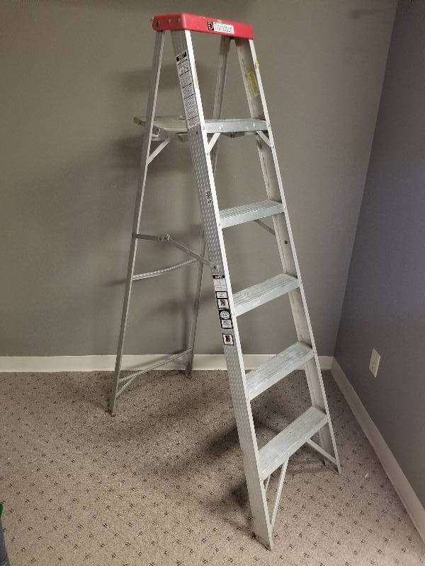 lot 5 image: Davidson 6 Ladder, 200lb Capacity