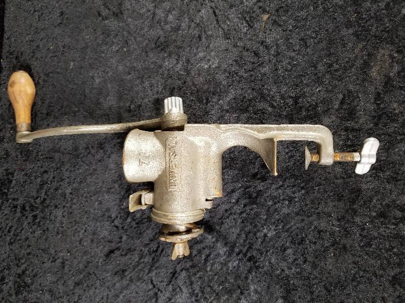 lot 20 image: Lot - Grinders & Large Knife Hanger