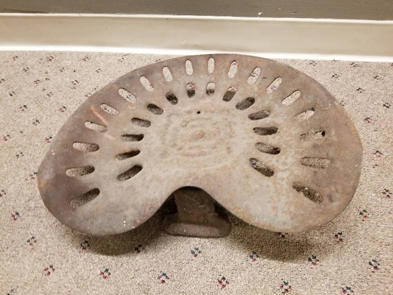 lot 26 image: Metal Tractor Seat & White Rubber Mallet 1lb