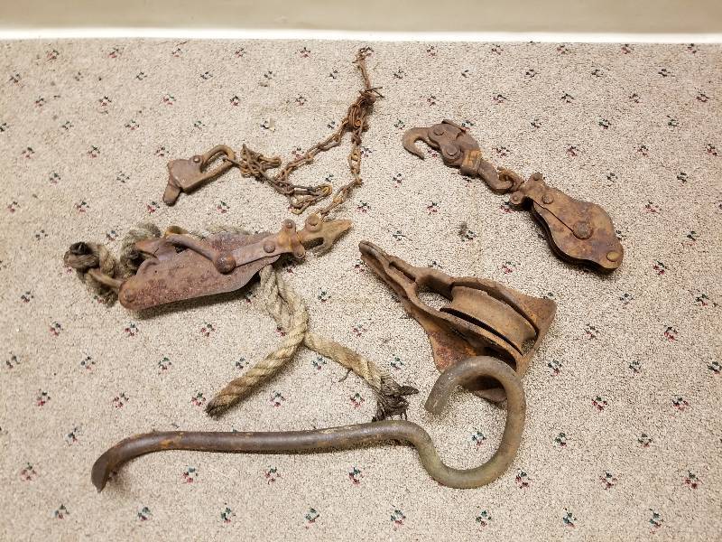 lot 28 image: Lot - Vintage Pulleys, etc