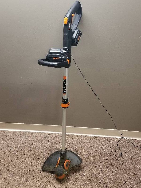 lot 43 image: WORX 20v Weed Eater with Battery & Charger, works good