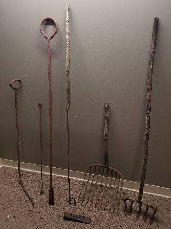 lot 55 image: Lot - Vintage Long Handled Items, Chisel, Shovel, etc