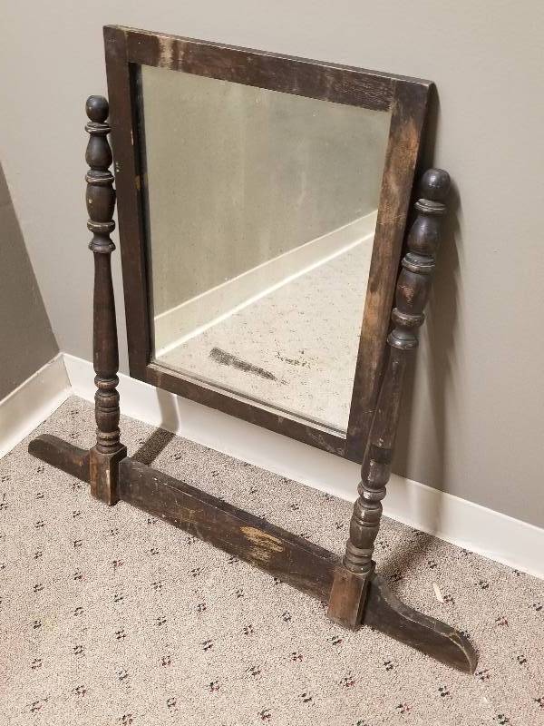 lot 57 image: Vintage Dresser Mirror