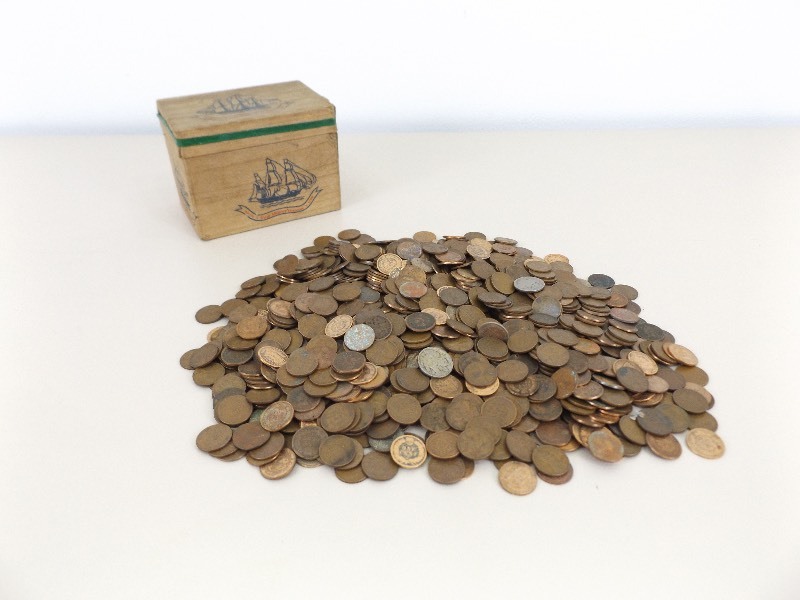 lot 2 image: 950 Indian Head and Wheat Pennies, Buffalo Nickels, etc. in Vintage Old Spice Box