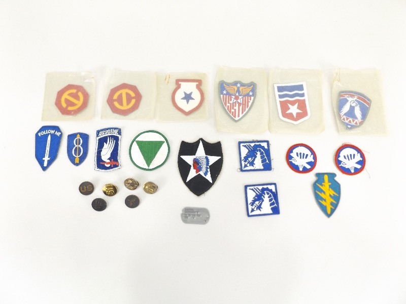 lot 3 image: Lot of Vintage Military Patches, Buttons, etc.