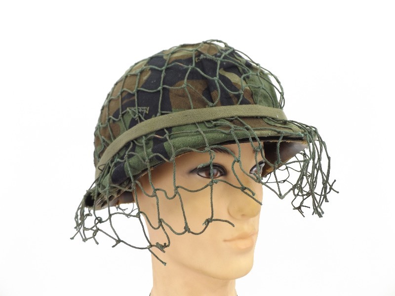 lot 6 image: Vintage WWII US Military M2 Paratrooper Helmet and Insert