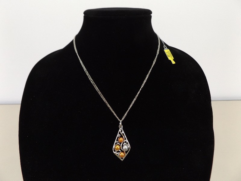 lot 22 image: NEW Sterling Silver Fresh Water Pearls Pendant and Necklace