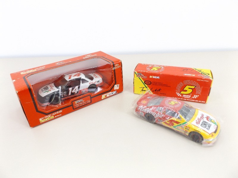 lot 39 image: 2 - 124 Scale 1993 and 1996 Terry Labonte Race CarBank