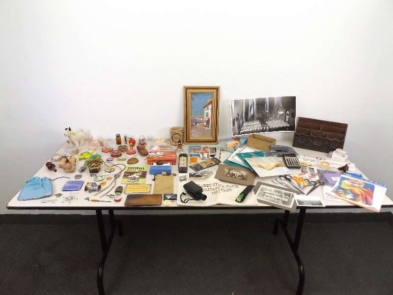 lot 50 image: Large Lot of Miscellaneous Collectibles