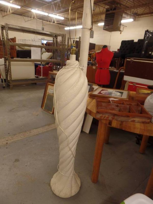 MODERN FLOOR LAMP