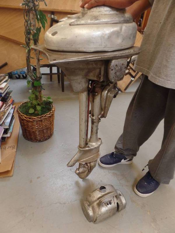 VINTAGE OUTBOARD MOTOR FOR PARTS