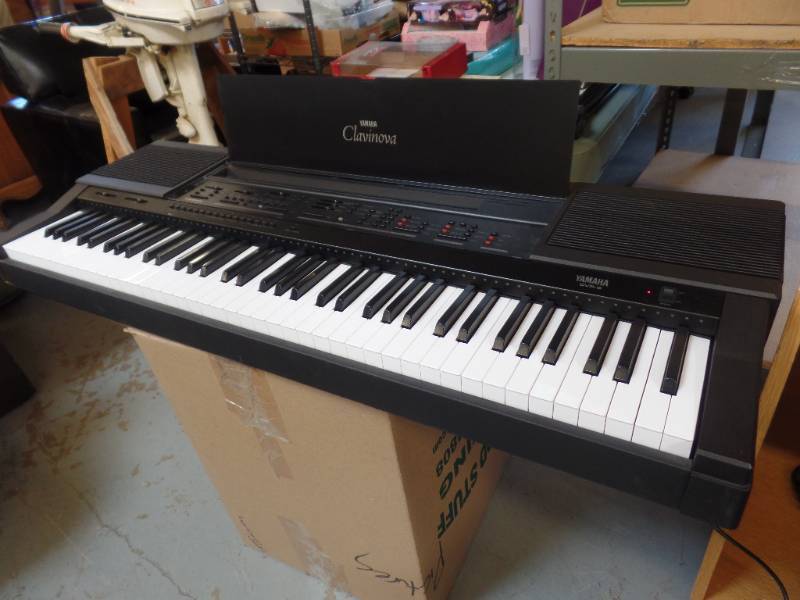 YAMAHA ELECTRIC KEYBOARD