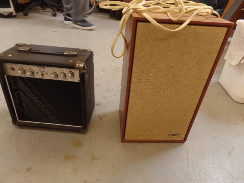 AMPLIFIER AND WALLMOUNTABLE SPEAKER