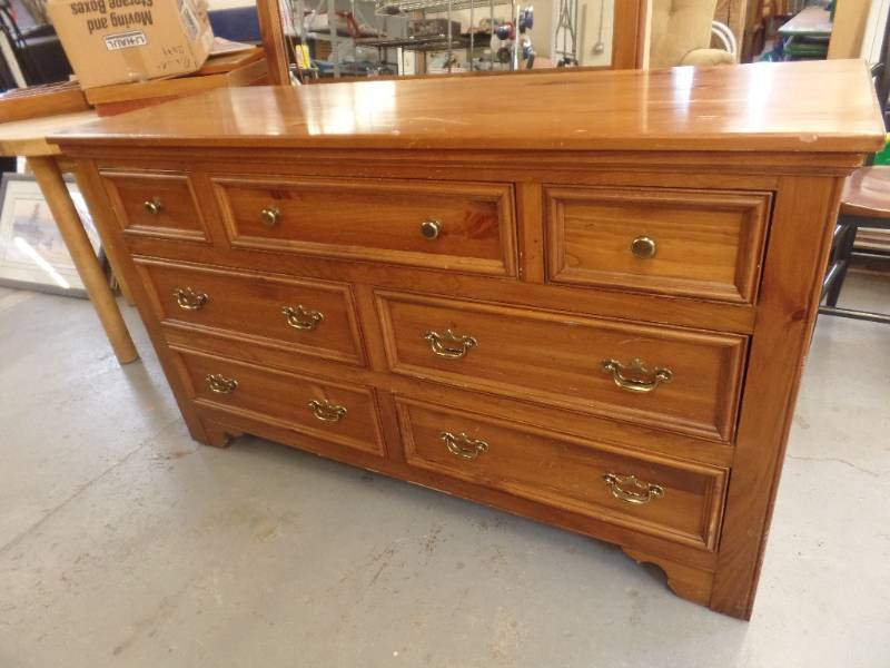 PENNSYLVANIA HOUSE DRESSER WITH MIRROR
