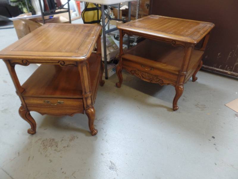 SET OF END TABLES