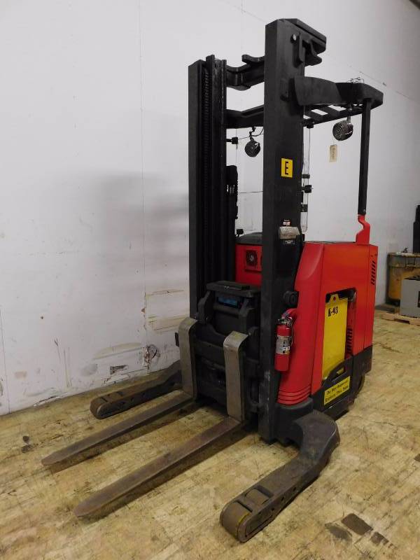 lot 2 image: 2005 Raymond R45TT Reach Forklift