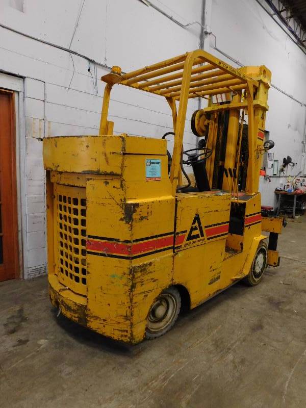 lot 4 image: 10000 lb Allis-Chalmers Forklift