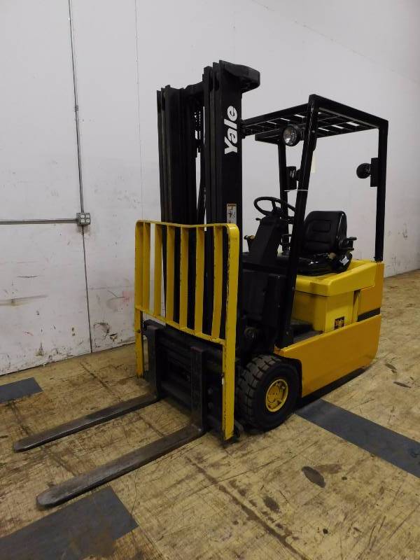 lot 5 image: 3000lb Yale Electric Forklift