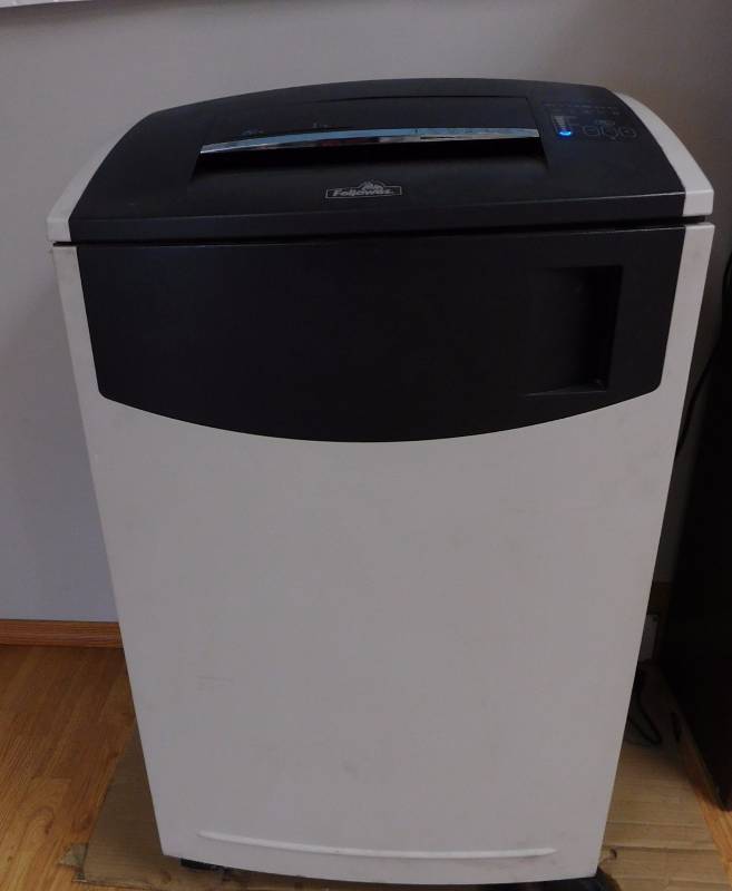 lot 13 image: Fellowes C-420C Paper Shredder