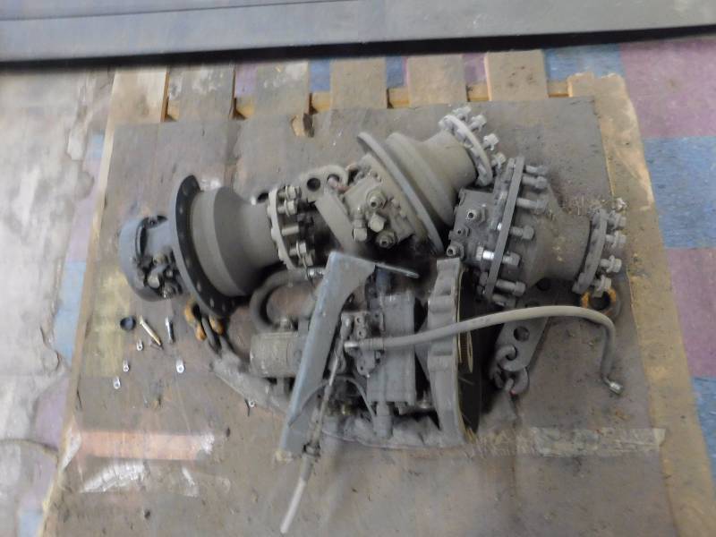 lot 48 image: Hydrostatic Drive Unit with Three Motors