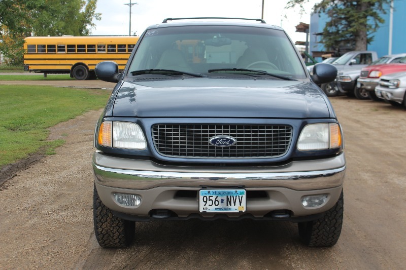 lot 1830 image: 2000 Ford Expedition Eddie Bauer 4x4