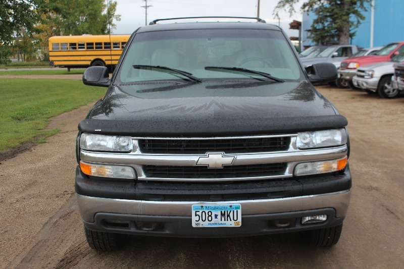 lot 1829 image: 2000 Chevrolet Suburban 4x4