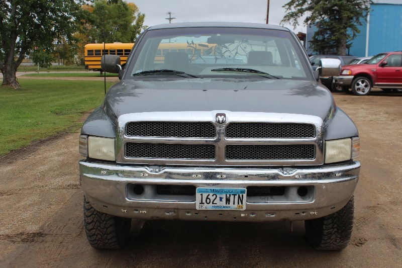 lot 1831 image: 1994 Dodge Ram 1500 4x4 5 Speed
