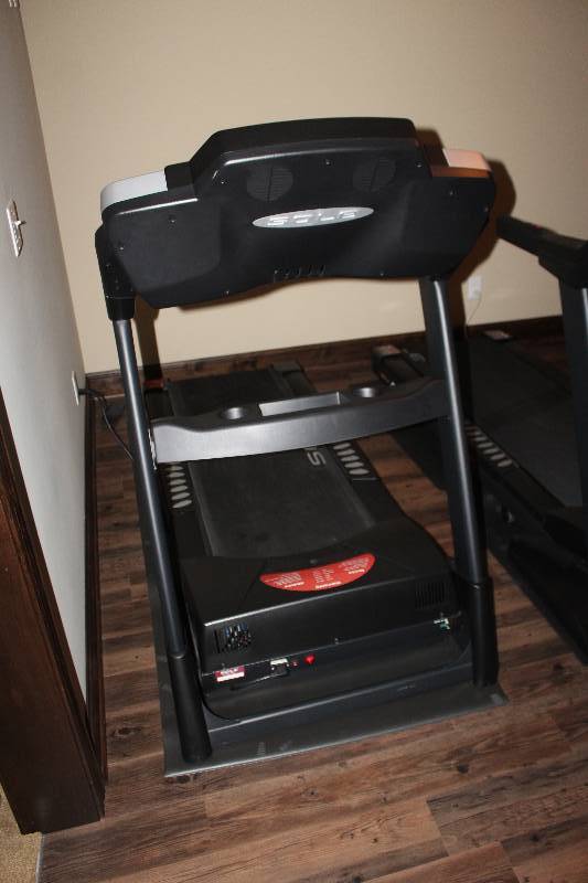 lot 7 image: Sole Cushion Flex Exercise Treadmill
