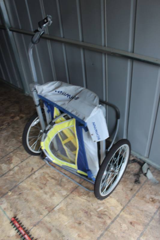 lot 23 image: Schwinn 2-Wheel Pull-Behind Road Cart