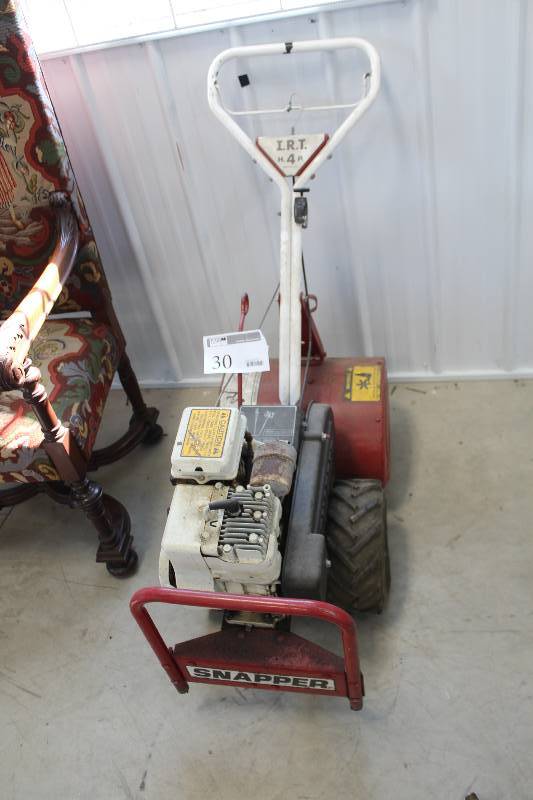 lot 30 image: Snapper 4hp Snowblower