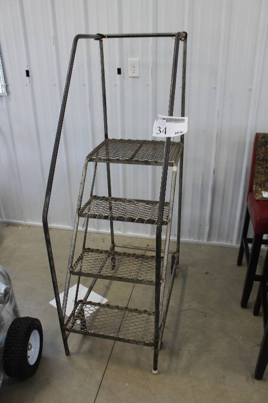 lot 34 image: 4-Step Rolling Ladder