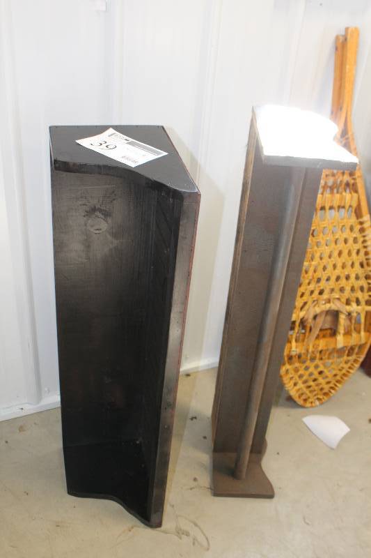 lot 39 image: Lot of (2) Bookshelves