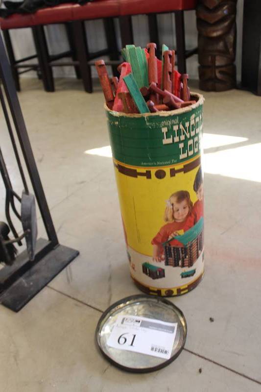 lot 61 image: Vintage Lincoln Logs Set w Original Packaging