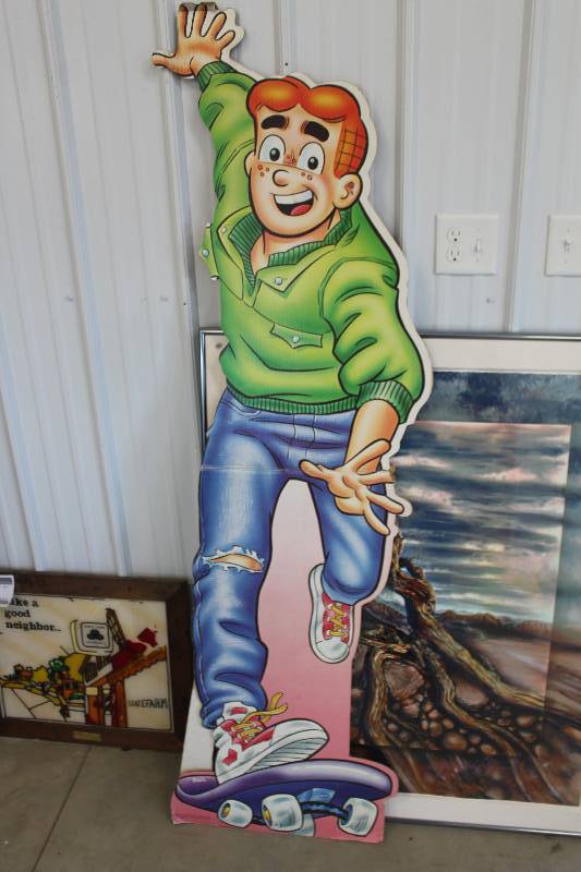 lot 84 image: Archie Skateboard Stand-up Board