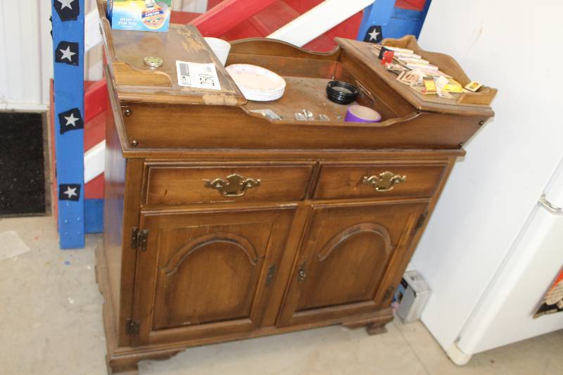 lot 250 image: 2-Door 2-Drawer 2-Flip-Top Wood Cabinet
