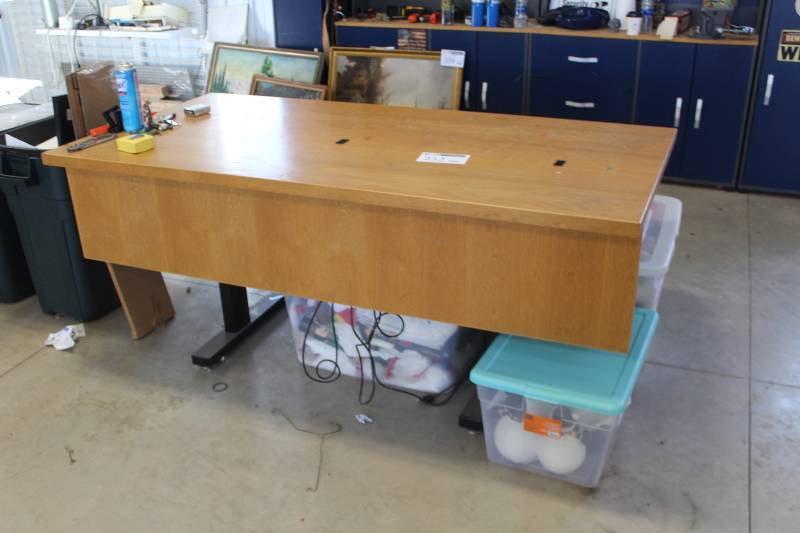 lot 252 image: Wood Office Desk