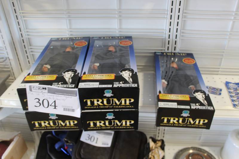 lot 304 image: Pile Lot of Trump Action Figures w Batteries
