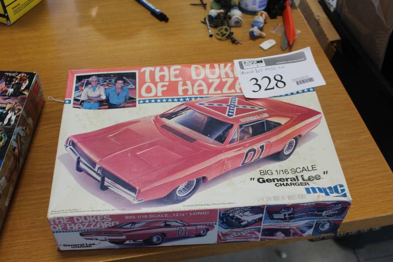 lot 328 image: MPC Dukes Of Hazzard 116 Scale Model General Lee