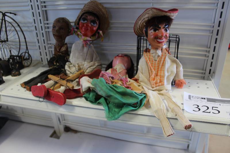 lot 325 image: Marienette Puppets