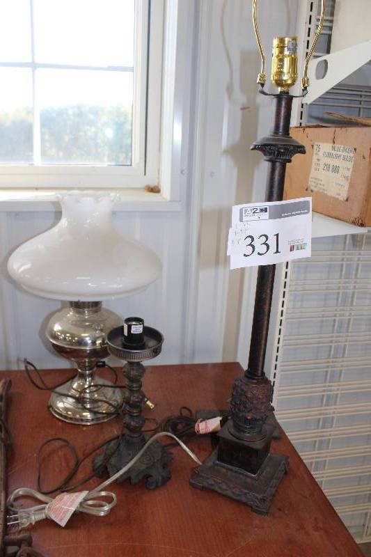 lot 331 image: Lot of (3) Tables Lamps