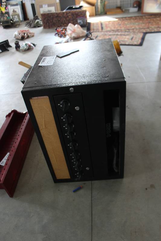 lot 370 image: 8-Pull Commercial Vending Machine