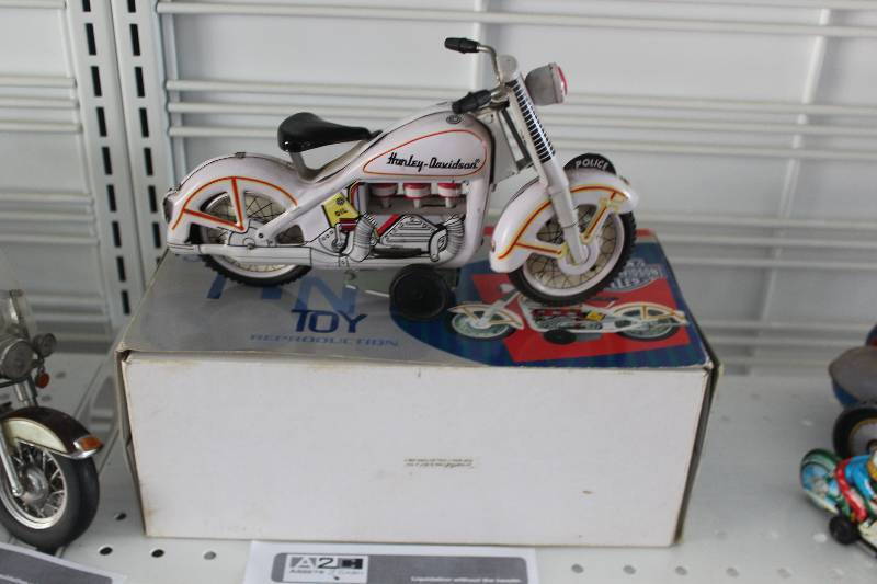 lot 385 image: Vintage Harley-Davidson Tin Police Motorcycle