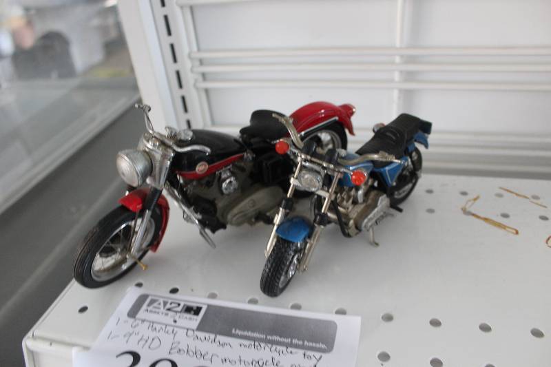 lot 388 image: Lot of (2) Harley-Davidson Motorcycle Models