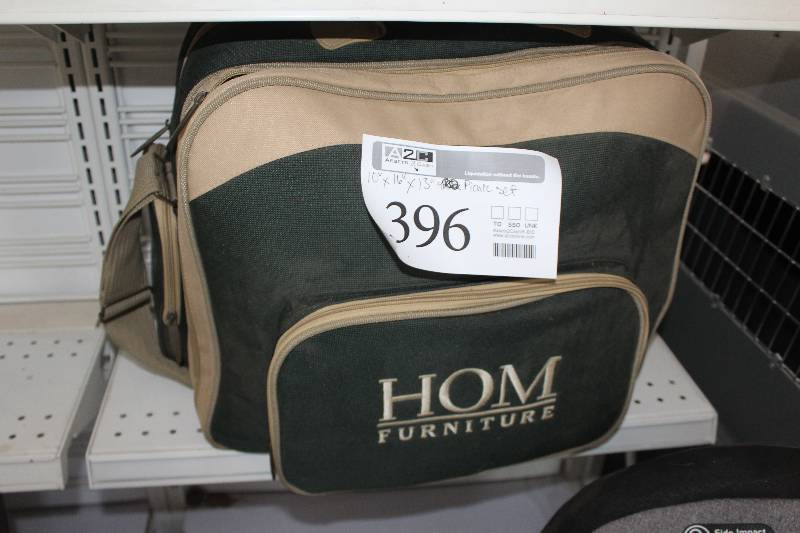 lot 396 image: Hom Picnic Set