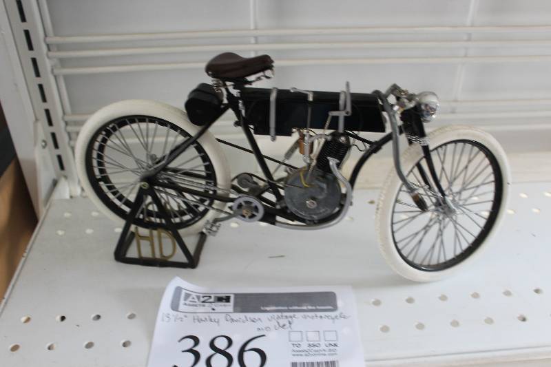 lot 386 image: Vintage Harley-Davidson Motorcycle