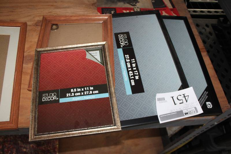 lot 451 image: Lot of (4) Picture Frames