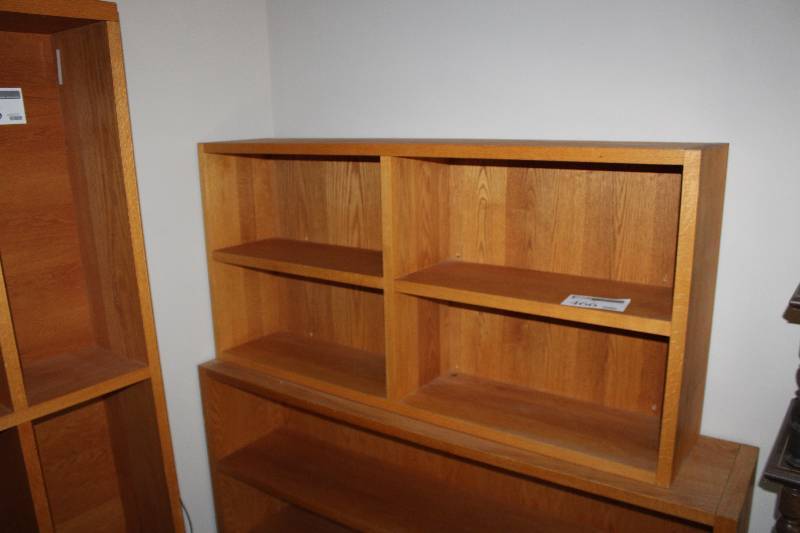 lot 466 image: 4-Shelf Wood Bookcase