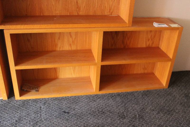 lot 461 image: 4-Shelf Wood Bookcase